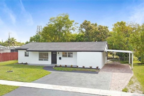 Casa en venta en Deerfield Beach, Florida, 3 dormitorios, 150.04 m2 № 1967888 - foto 1