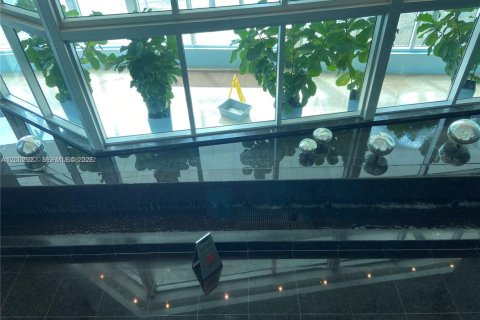 Condo in Miami, Florida, 1 bedroom  № 2066687 - photo 16