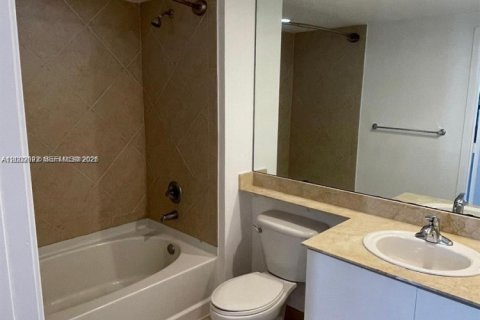 Condo in Miami, Florida, 1 bedroom  № 2066687 - photo 8