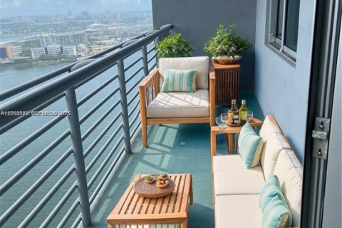 Condo in Miami, Florida, 1 bedroom  № 2066687 - photo 9