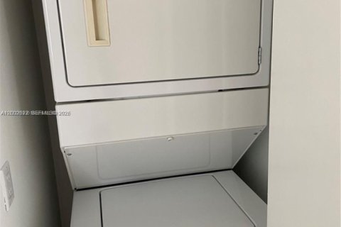 Condo in Miami, Florida, 1 bedroom  № 2066687 - photo 6