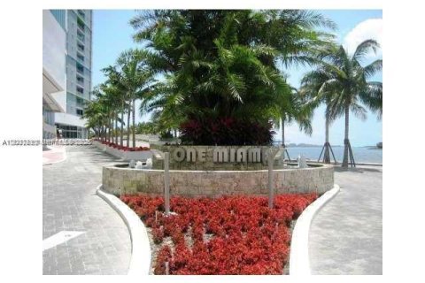 Condo in Miami, Florida, 1 bedroom  № 2066687 - photo 1