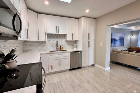 Villa ou maison à vendre à Fort Lauderdale, Floride: 3 chambres, 165.83 m2 № 2025200 - photo 12