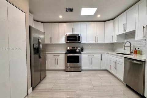 Villa ou maison à vendre à Fort Lauderdale, Floride: 3 chambres, 165.83 m2 № 2025200 - photo 10