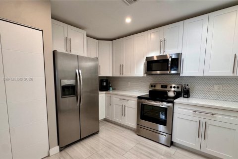 Villa ou maison à vendre à Fort Lauderdale, Floride: 3 chambres, 165.83 m2 № 2025200 - photo 13