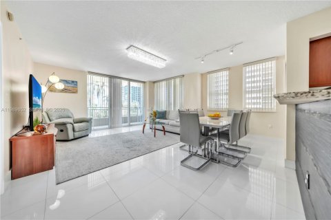 Condo à Hallandale Beach, Floride, 2 chambres  № 2051678