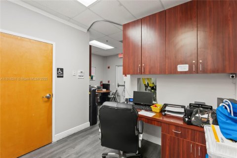 Propiedad comercial en venta en Davie, Florida № 2055127 - foto 15