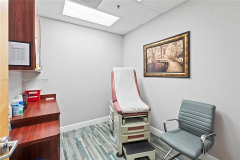 Propiedad comercial en venta en Davie, Florida № 2055127 - foto 9