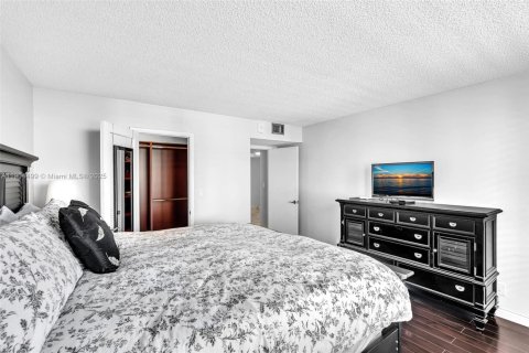 Купить кондоминиум в Халландейл-Бич, Флорида 2 спальни, 181.62м2, № 1963723 - фото 24