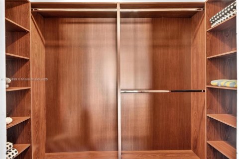 Купить кондоминиум в Халландейл-Бич, Флорида 2 спальни, 181.62м2, № 1963723 - фото 25