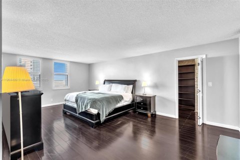 Купить кондоминиум в Халландейл-Бич, Флорида 2 спальни, 181.62м2, № 1963723 - фото 15