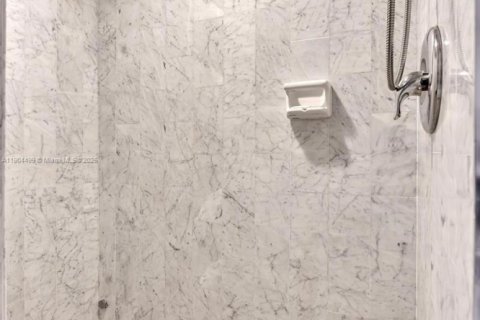 Купить кондоминиум в Халландейл-Бич, Флорида 2 спальни, 181.62м2, № 1963723 - фото 21