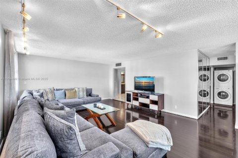 Купить кондоминиум в Халландейл-Бич, Флорида 2 спальни, 181.62м2, № 1963723 - фото 5