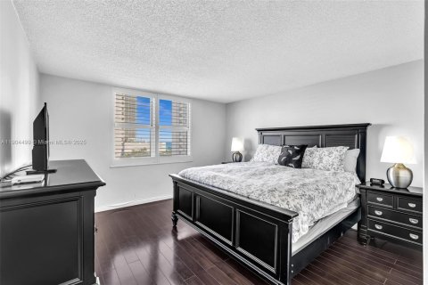 Купить кондоминиум в Халландейл-Бич, Флорида 2 спальни, 181.62м2, № 1963723 - фото 22