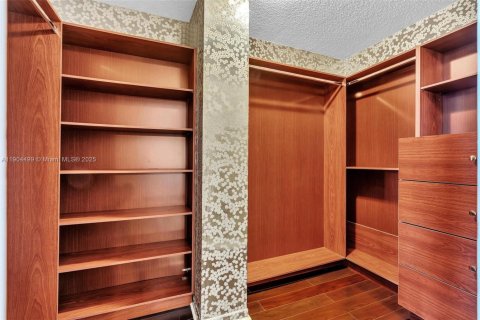 Купить кондоминиум в Халландейл-Бич, Флорида 2 спальни, 181.62м2, № 1963723 - фото 17