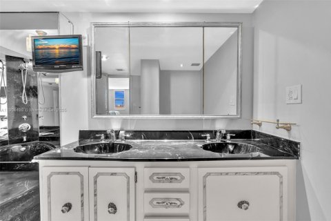 Купить кондоминиум в Халландейл-Бич, Флорида 2 спальни, 181.62м2, № 1963723 - фото 18