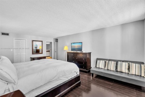 Купить кондоминиум в Халландейл-Бич, Флорида 2 спальни, 181.62м2, № 1963723 - фото 14