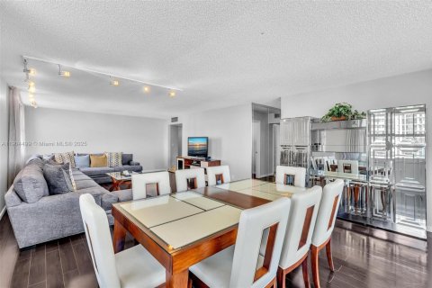 Купить кондоминиум в Халландейл-Бич, Флорида 2 спальни, 181.62м2, № 1963723 - фото 4