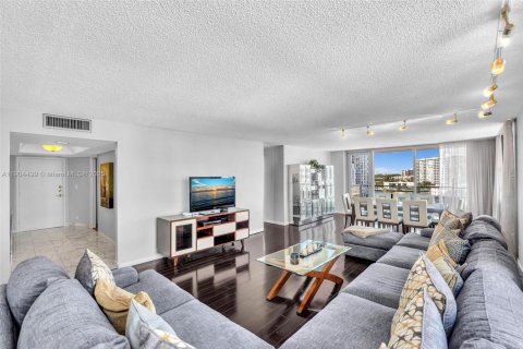 Купить кондоминиум в Халландейл-Бич, Флорида 2 спальни, 181.62м2, № 1963723 - фото 2