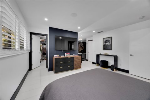House in Coral Gables, Florida 5 bedrooms, 259.75 sq.m. № 1844212 - photo 27