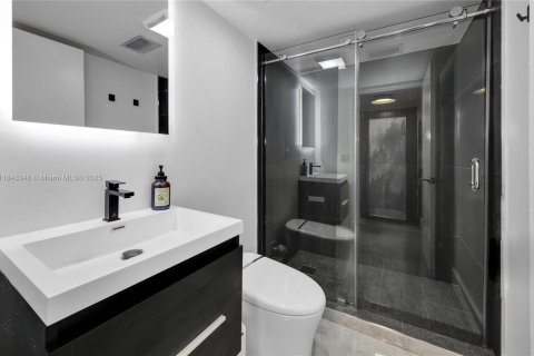 House in Coral Gables, Florida 5 bedrooms, 259.75 sq.m. № 1844212 - photo 24