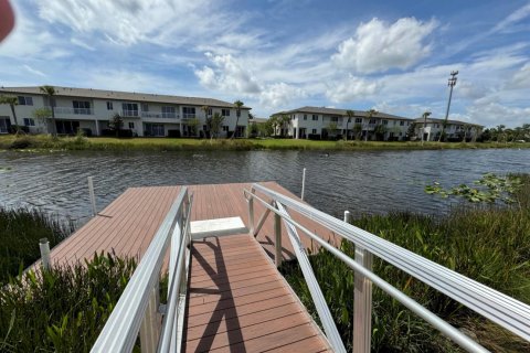 Townhouse in Wellington, Florida 4 bedrooms, 193.33 sq.m. № 1178573 - photo 1