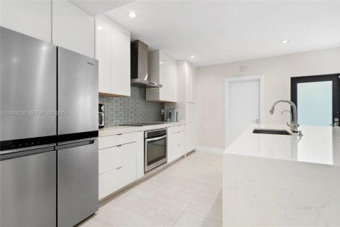 Купить виллу или дом в Майами-Бич, Флорида 4 спальни, 199.93м2, № 1994157 - фото 10