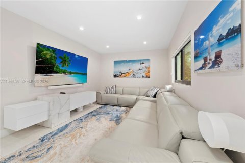 Купить виллу или дом в Майами-Бич, Флорида 4 спальни, 199.93м2, № 1994157 - фото 15