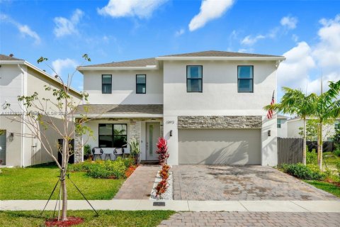 House in Homestead, Florida 4 bedrooms, 236.34 sq.m. № 1796455 - photo 1