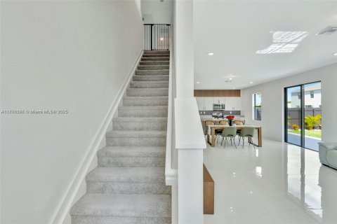 House in Homestead, Florida 4 bedrooms, 236.34 sq.m. № 1796455 - photo 15