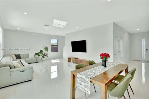 House in Homestead, Florida 4 bedrooms, 236.34 sq.m. № 1796455 - photo 7