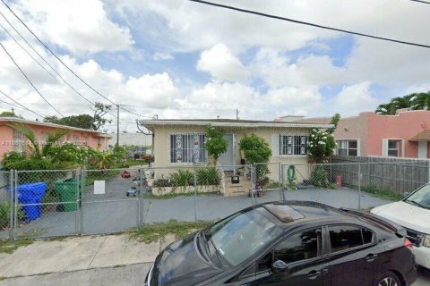 Commercial property in Miami, Florida 213.21 sq.m. № 1889648 - photo 1