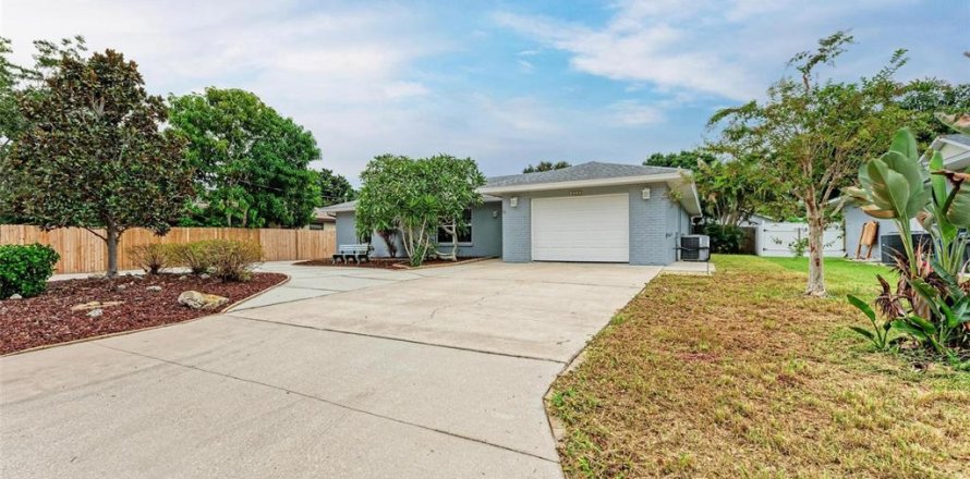 Casa en Bradenton, Florida 3 dormitorios, 177.63 m2 № 1881430