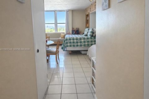 Купить кондоминиум в Майами-Бич, Флорида 52.58м2, № 2019771 - фото 12