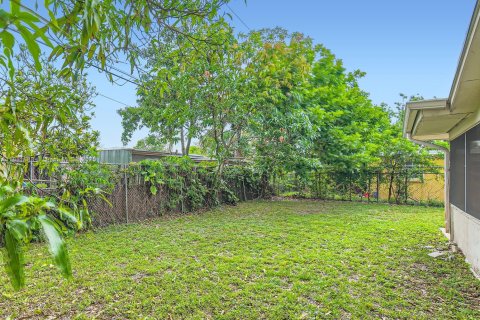 House in Sunrise, Florida 4 bedrooms, 149.48 sq.m. № 1948833 - photo 27