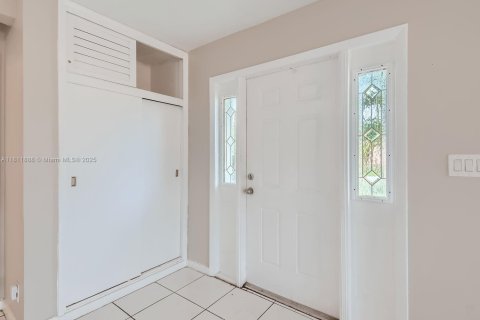 House in Sunrise, Florida 4 bedrooms, 149.48 sq.m. № 1948833 - photo 5