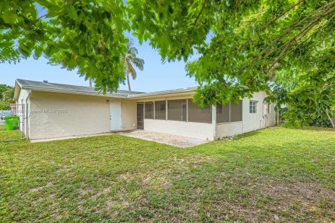 House in Sunrise, Florida 4 bedrooms, 149.48 sq.m. № 1948833 - photo 28