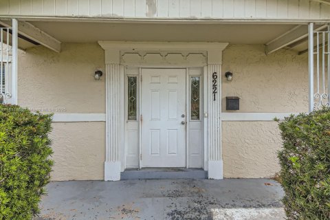 House in Sunrise, Florida 4 bedrooms, 149.48 sq.m. № 1948833 - photo 4
