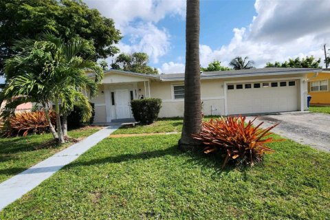 House in Sunrise, Florida 4 bedrooms, 149.48 sq.m. № 1948833 - photo 1