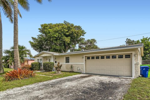 House in Sunrise, Florida 4 bedrooms, 149.48 sq.m. № 1948833 - photo 2