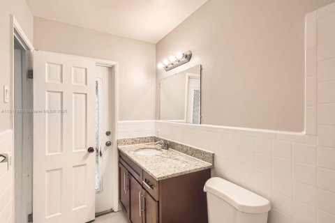 House in Sunrise, Florida 4 bedrooms, 149.48 sq.m. № 1948833 - photo 16