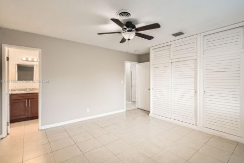 House in Sunrise, Florida 4 bedrooms, 149.48 sq.m. № 1948833 - photo 14
