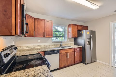 House in Sunrise, Florida 4 bedrooms, 149.48 sq.m. № 1948833 - photo 11