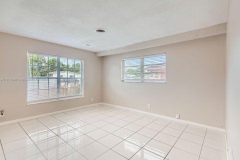 House in Sunrise, Florida 4 bedrooms, 149.48 sq.m. № 1948833 - photo 8