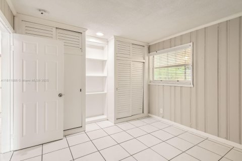 House in Sunrise, Florida 4 bedrooms, 149.48 sq.m. № 1948833 - photo 19