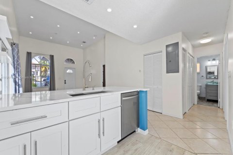 Villa ou maison à vendre à Miami, Floride: 3 chambres, 115.29 m2 № 1954227 - photo 12