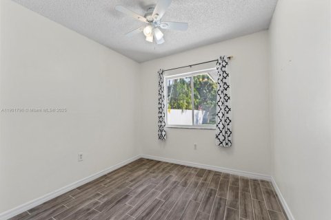 Villa ou maison à vendre à Miami, Floride: 3 chambres, 115.29 m2 № 1954227 - photo 19