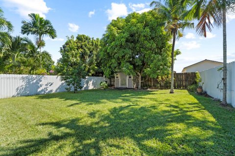 Villa ou maison à vendre à Miami, Floride: 3 chambres, 115.29 m2 № 1954227 - photo 29