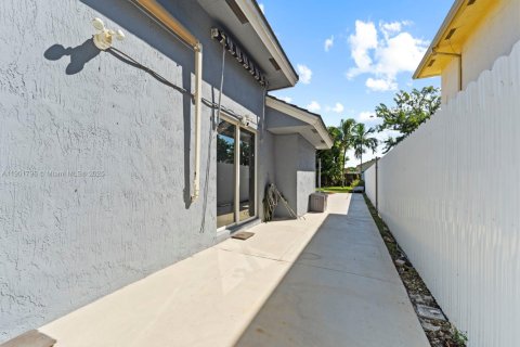 Villa ou maison à vendre à Miami, Floride: 3 chambres, 115.29 m2 № 1954227 - photo 28