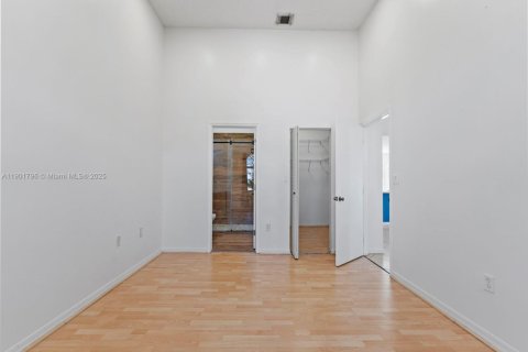 Villa ou maison à vendre à Miami, Floride: 3 chambres, 115.29 m2 № 1954227 - photo 14